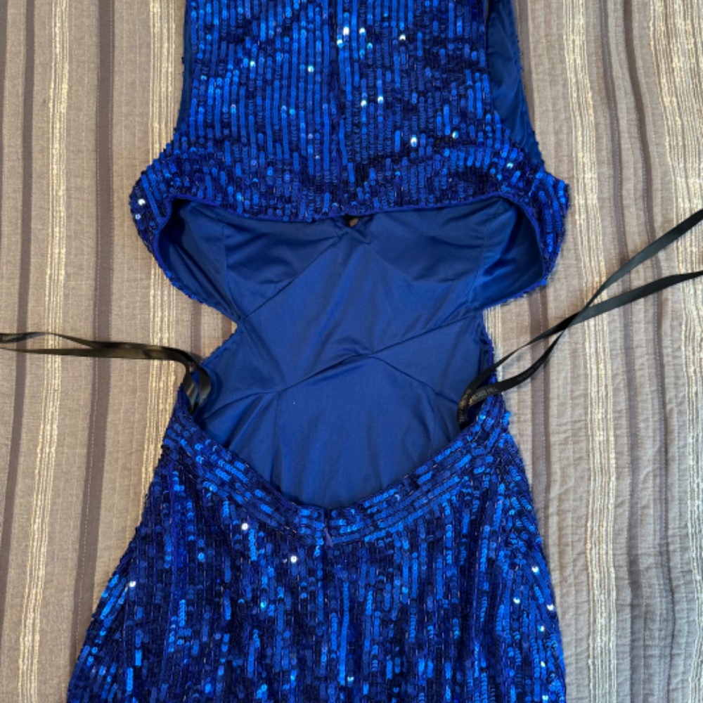 Dress - Picture 5 of 5